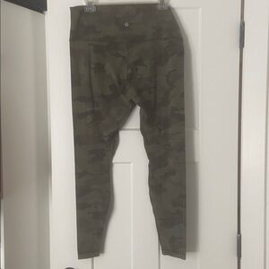 Lululemon size 14 Women’s Full Length Leggings PERFECT
